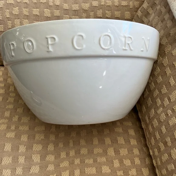 Vintage Pottery Barn Large White Ceramic Popcorn Serving Bowl or mixing bowl - Picture 6 of 12